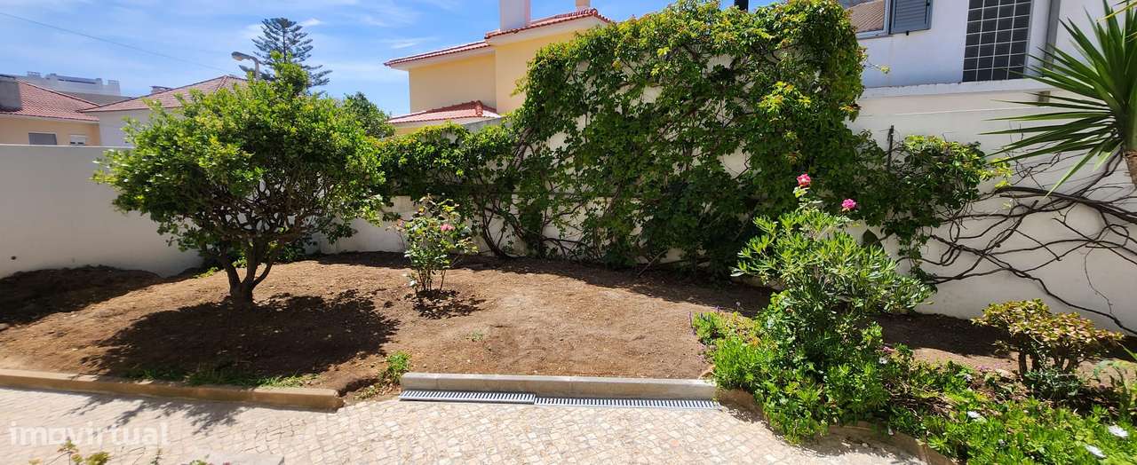 Moradia de Charme Reabilitada no centro da Parede com 434m² de Terreno-54