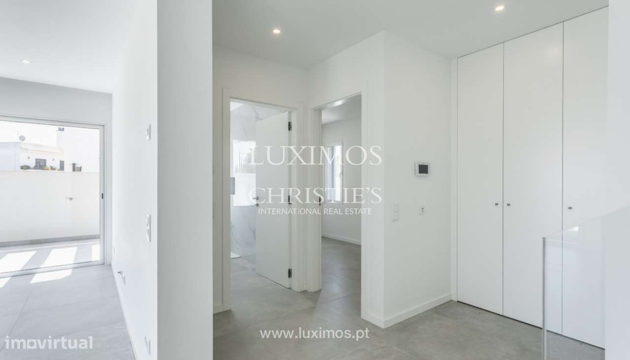 Moradia contemporânea, para venda em Mexilhoeira Grande, Portimão, A - Grande imagem: 5/26