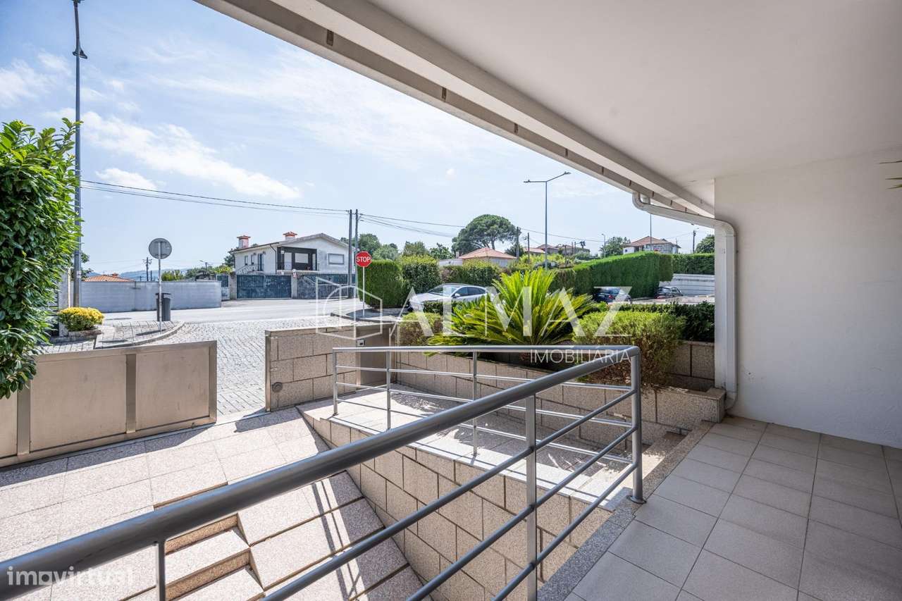 Moradia de Gaveto T3 com Jardim, Churrasqueira e Garagem para 3...-25