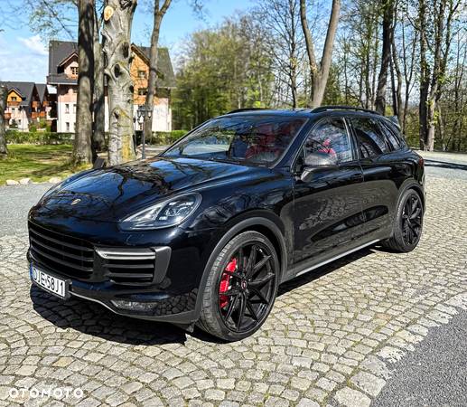 Porsche Cayenne Turbo - 1