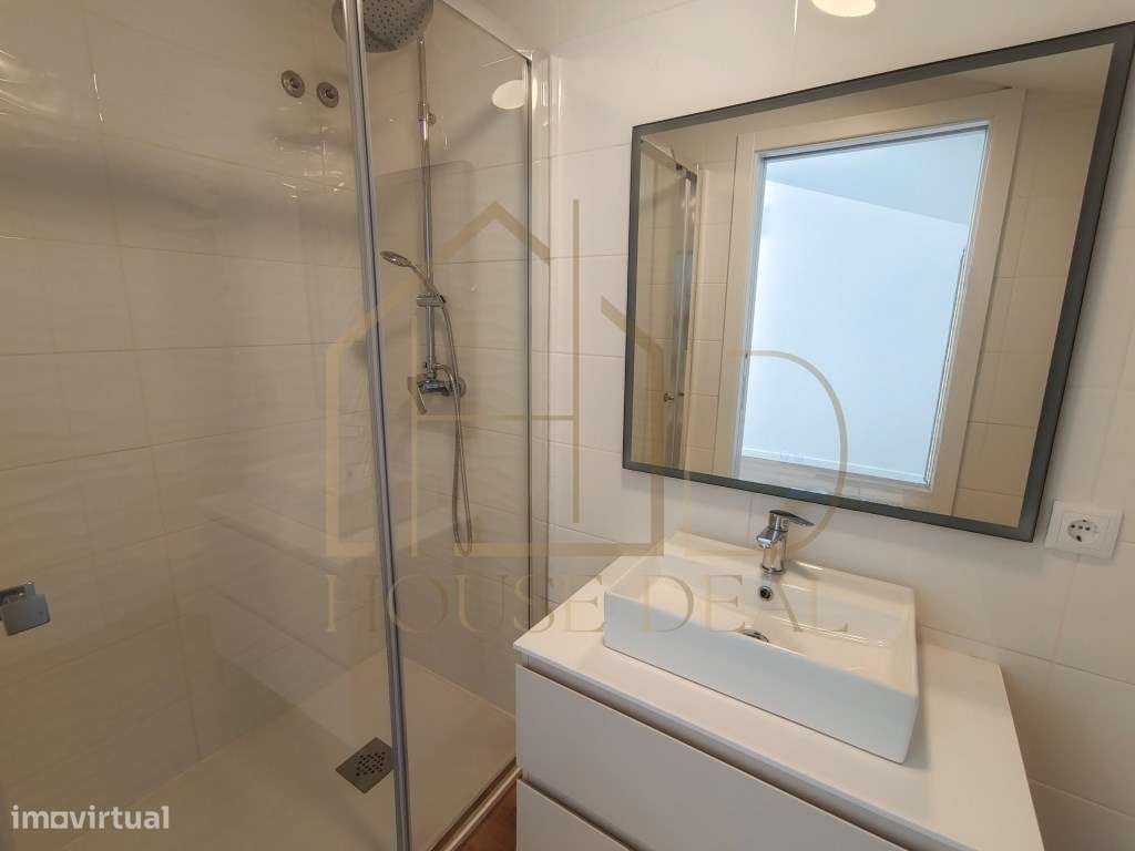 MODERNO Apartamento T1 com Logradouro. Quinta do Conde-18