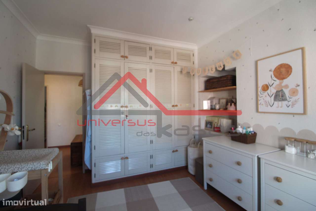 Moradia em Banda V4 com Jardim e Estacionamento na Quinta do Anjo-23