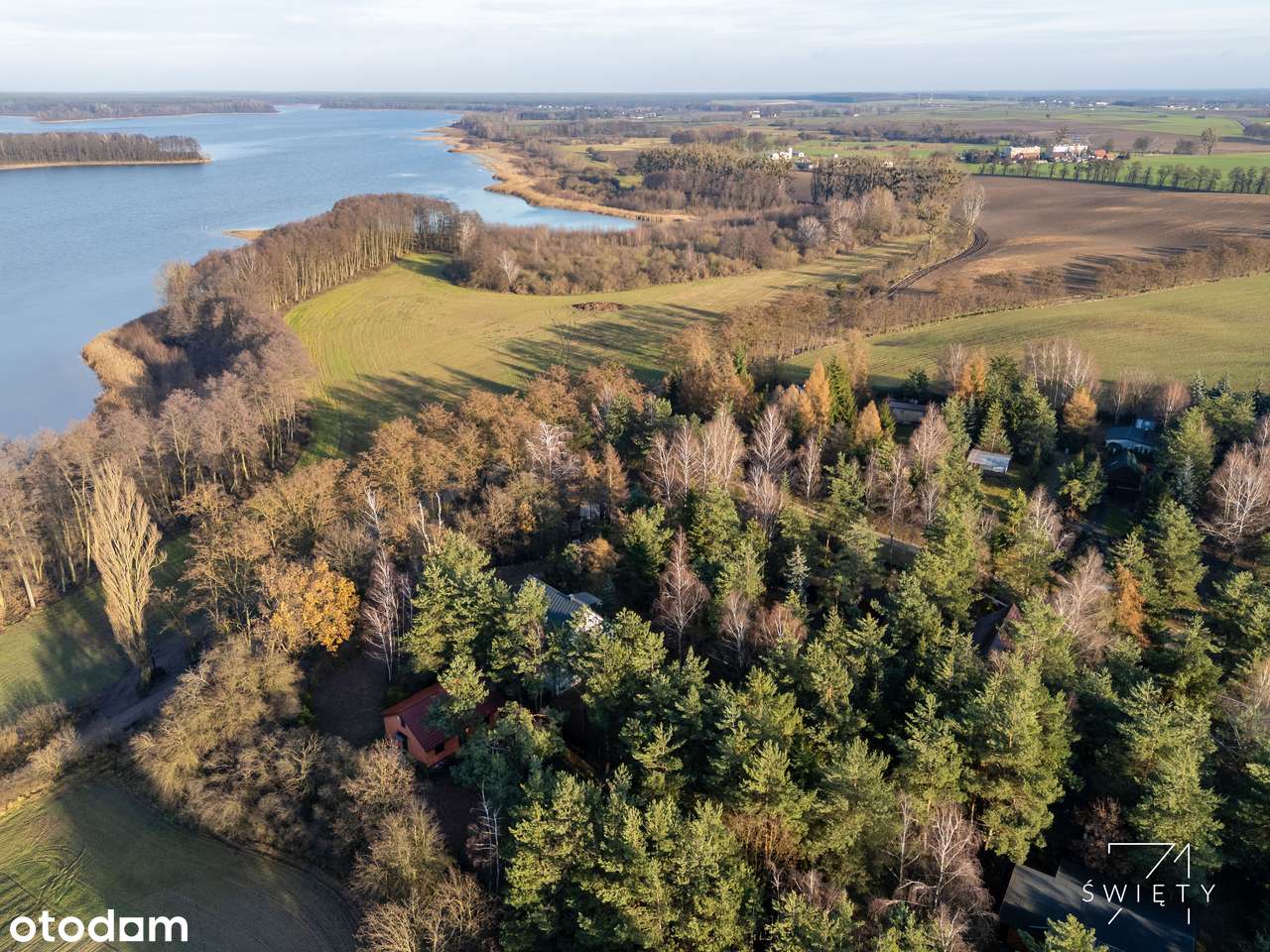 Dom w sercu lasu z widokiem na jezioro-19