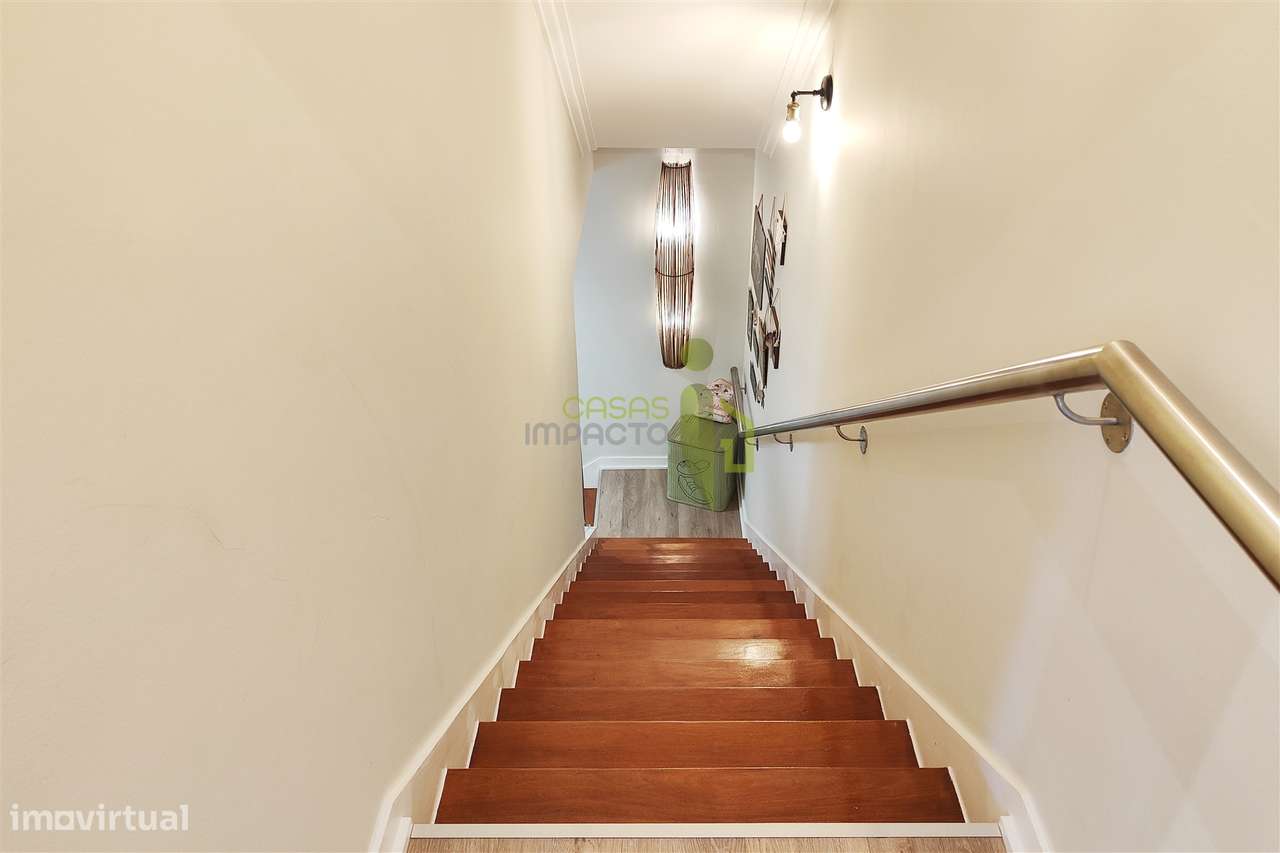 Moradia Clássica T3 transformada em T4, em Rio de Mouro, Sintra-12