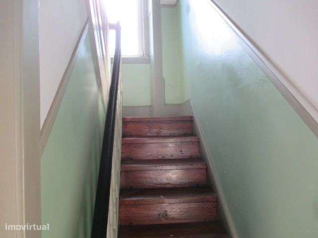 Vivenda na Av. Dias da Silva-14