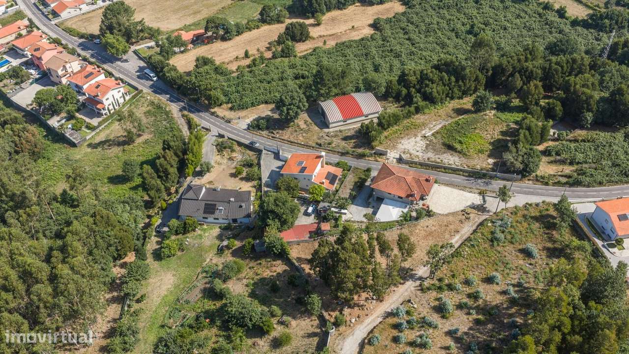 Moradia T3+1 com terreno em Burgães, Santo Tirso-42