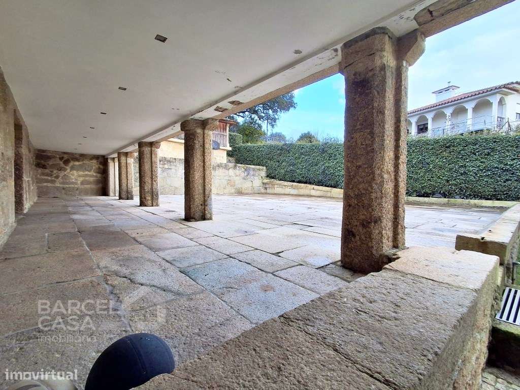 Moradia T4 em pedra, com piscina em Airó - Barcelos-36