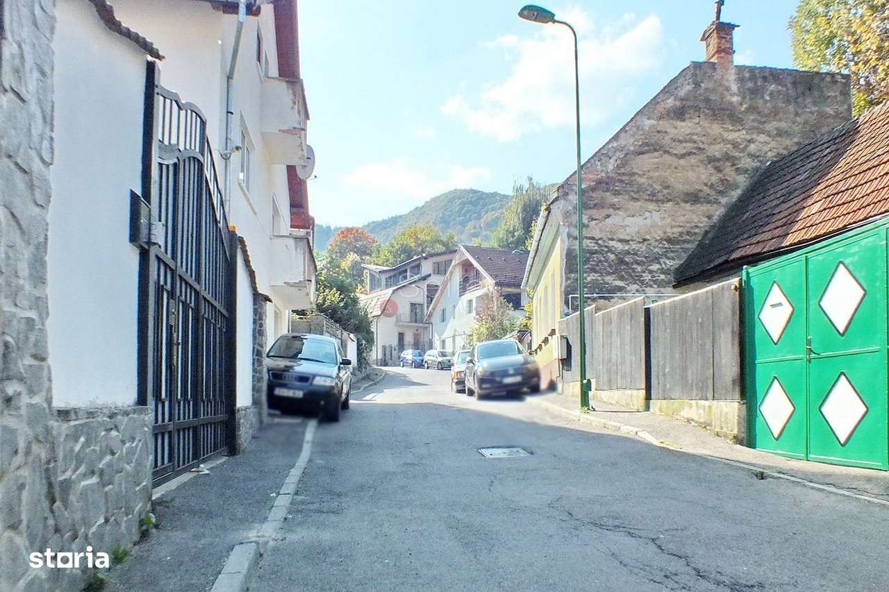 Teren Intravilan - Pozitionare Centrala - Imagine principală: 5/8