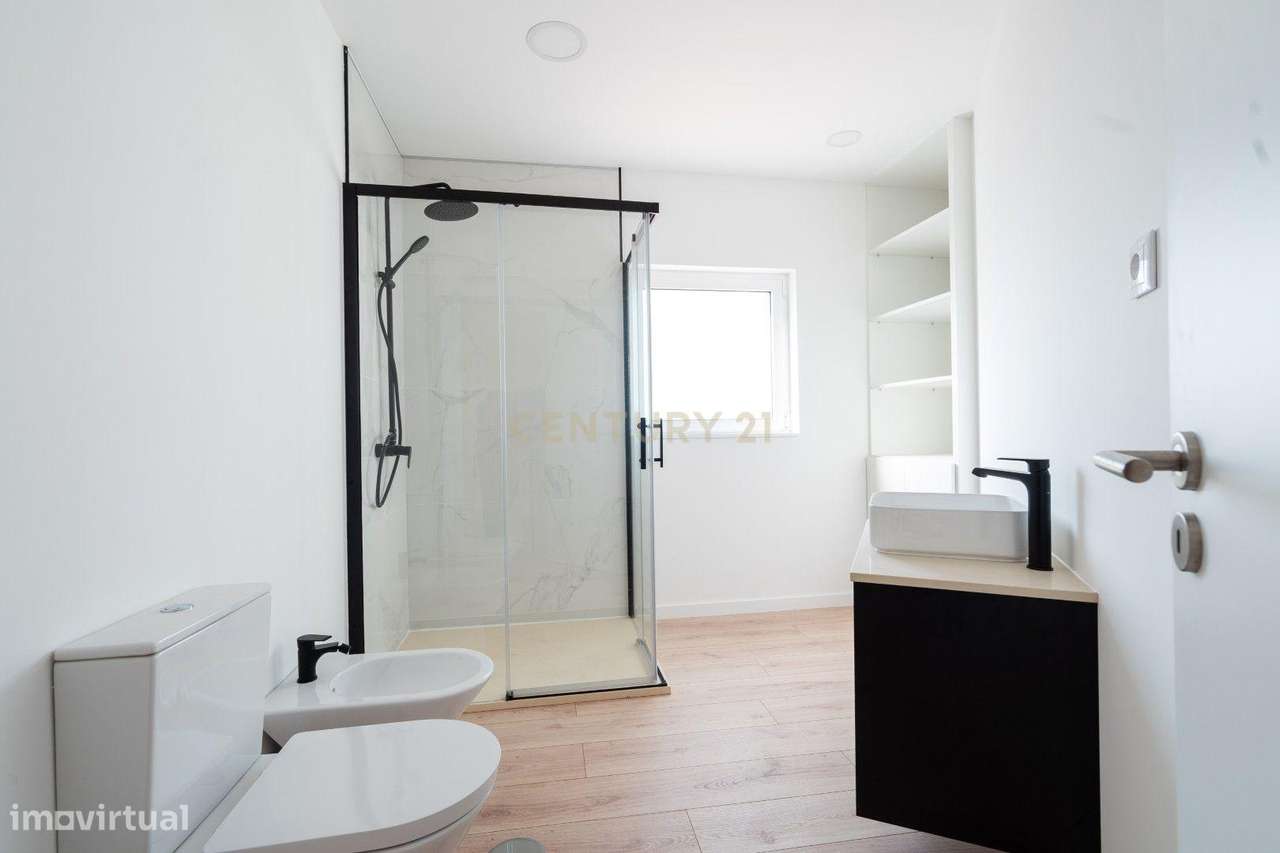 Moradia T3 em estado nova com pátio,churrasco coberto e vista panorâmi - Grande imagem: 4/47