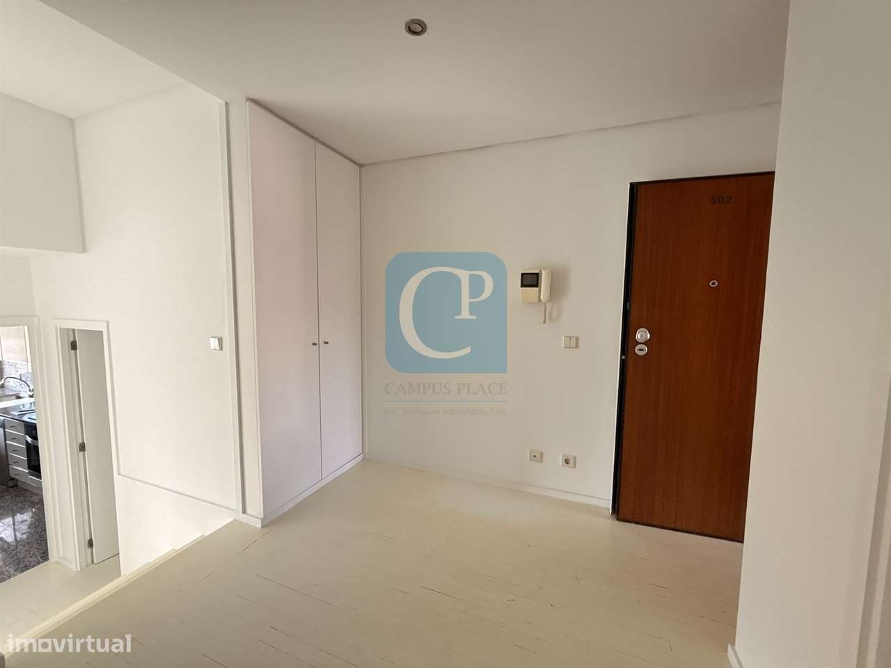 Apartamento T2 com lugar de garagem e arrumos em Vermoim na Maia-5