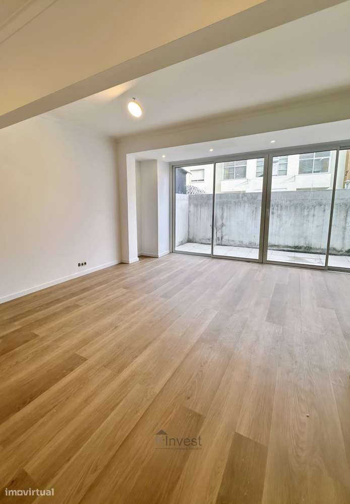 T2 Renovado com Terraço no Centro de Algés-8