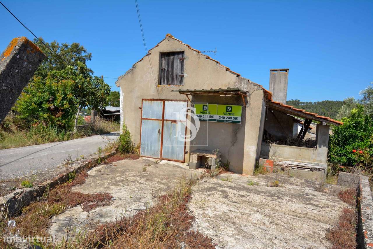 Moradia para recuperar Peras Ruivas - Seiça - Ourém - Grande imagem: 1/21