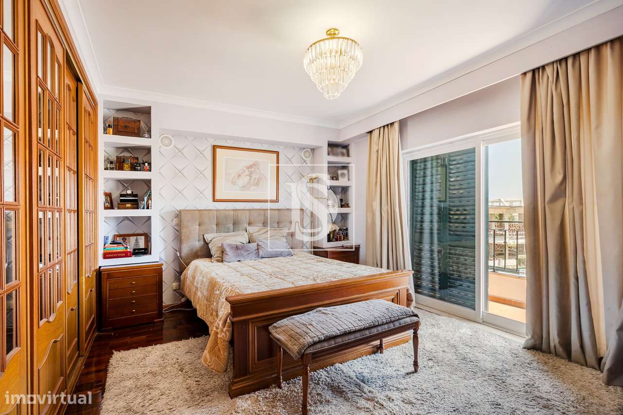 Moradia T5 em Manique de Cima com 3 Pisos-14