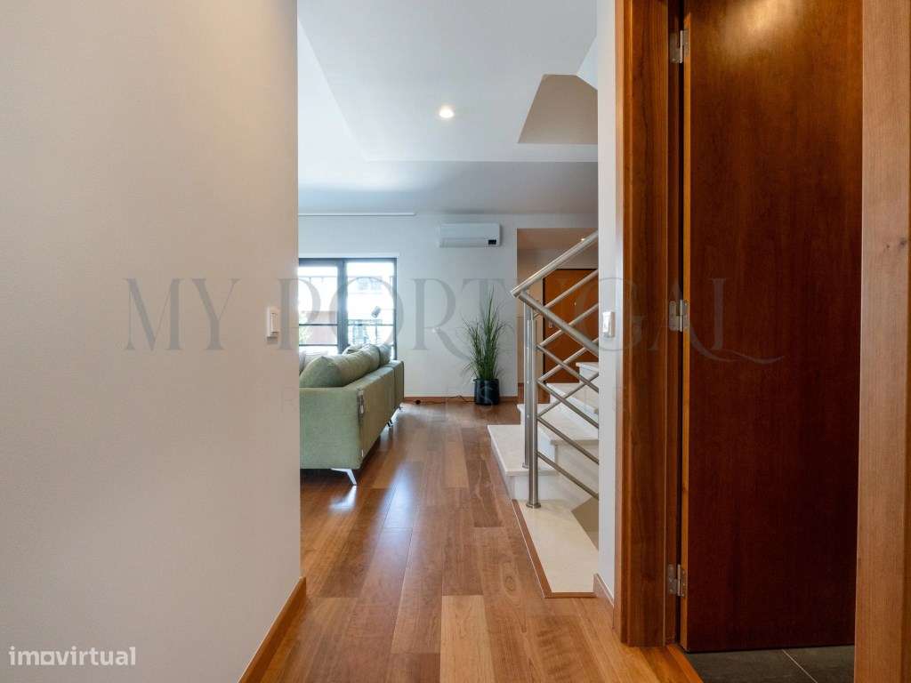 Elegância e Modernidade: Moradia T4 de Luxo com Rooftop em Alcochete-11