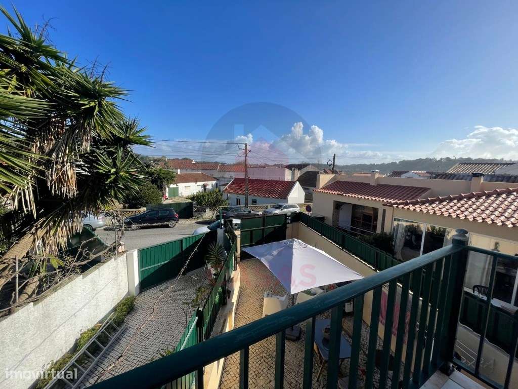 Moradia geminada no centro da Foz do Arelho-15