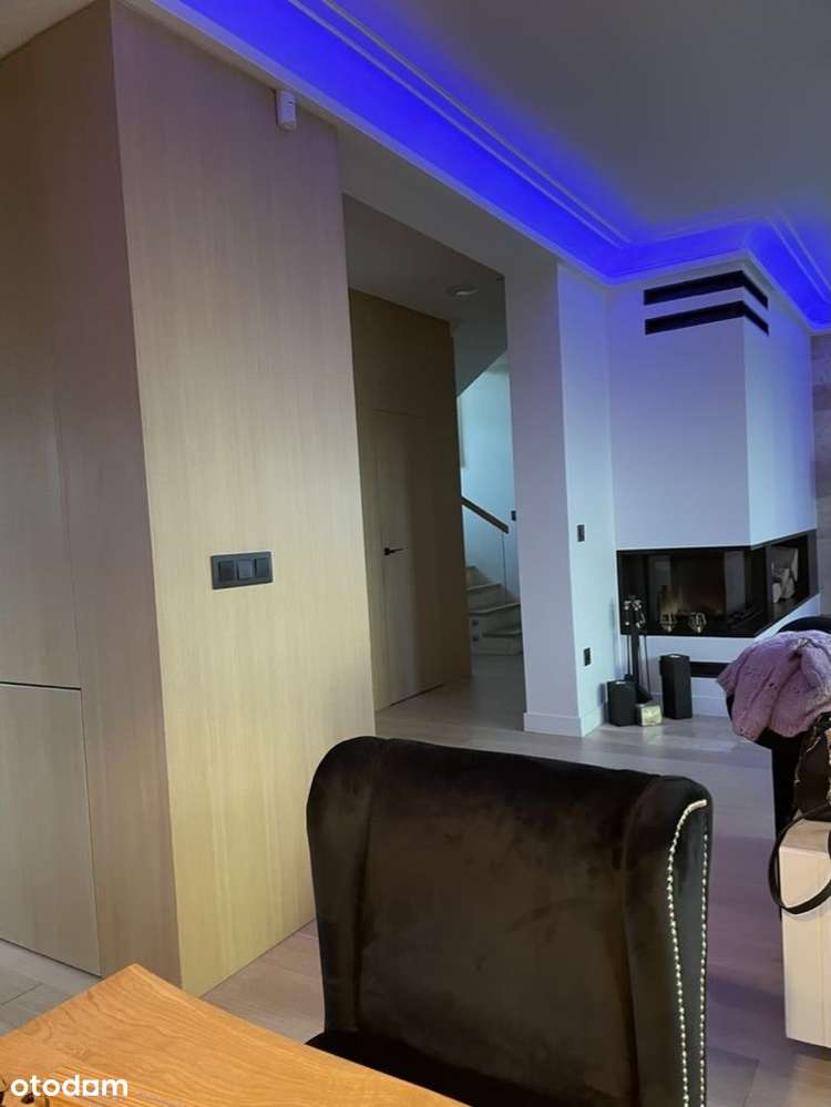 Nowoczesny dom z garażem, pompą ciepła i solarami-8