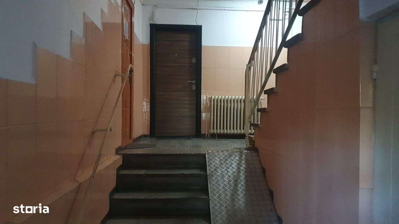 Apartament 3Camere - Etaj8/10 - Decomandat - Turnu Magurele-Bucuresti - Imagine principală: 3/19