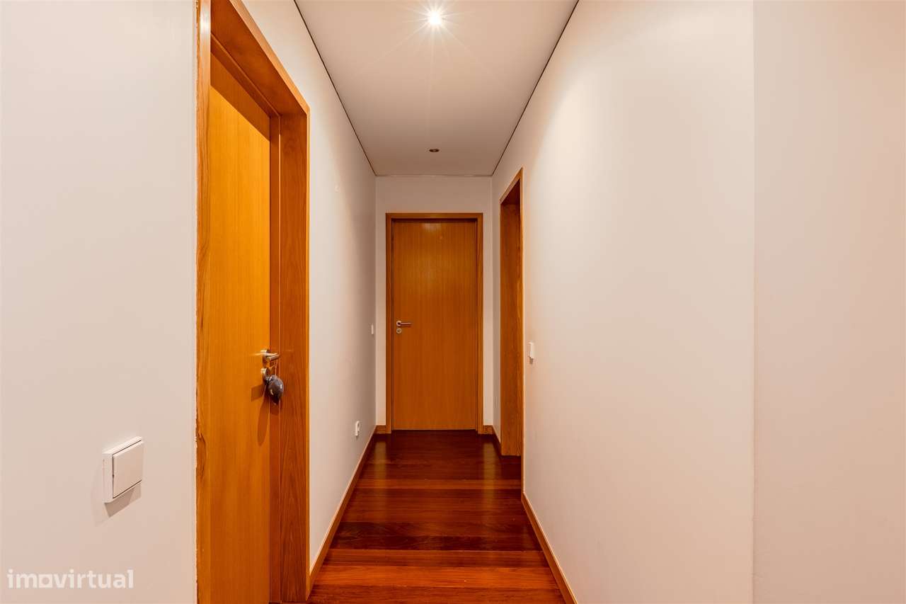 Apartamento T3 no Bessa com Varanda e Garagem box-33