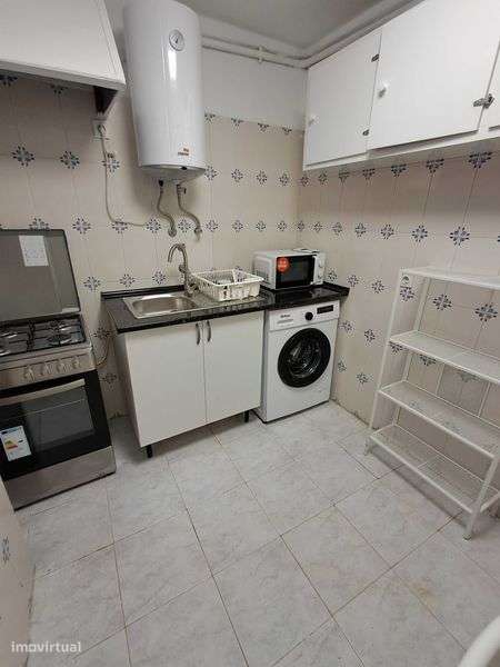 T-2 Novo.Equipado & mobilado. Na LAPA, centro Lisboa.Disponível. - Grande imagem: 4/9