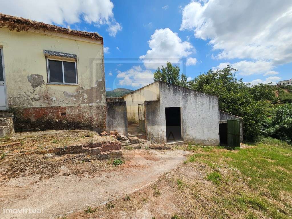 Moradia para Recuperar com Terreno de 1.600 m² na Ventosa, Cadaval-7