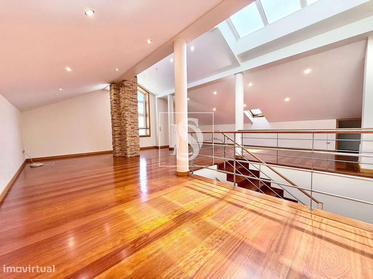 Moradia T4 de Luxo em Valongo com Jardim, Domótica e Acabamentos de Al-20