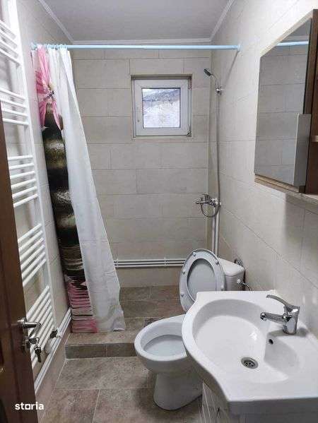 camera la curte de inchiriat - Imagine principală: 4/5