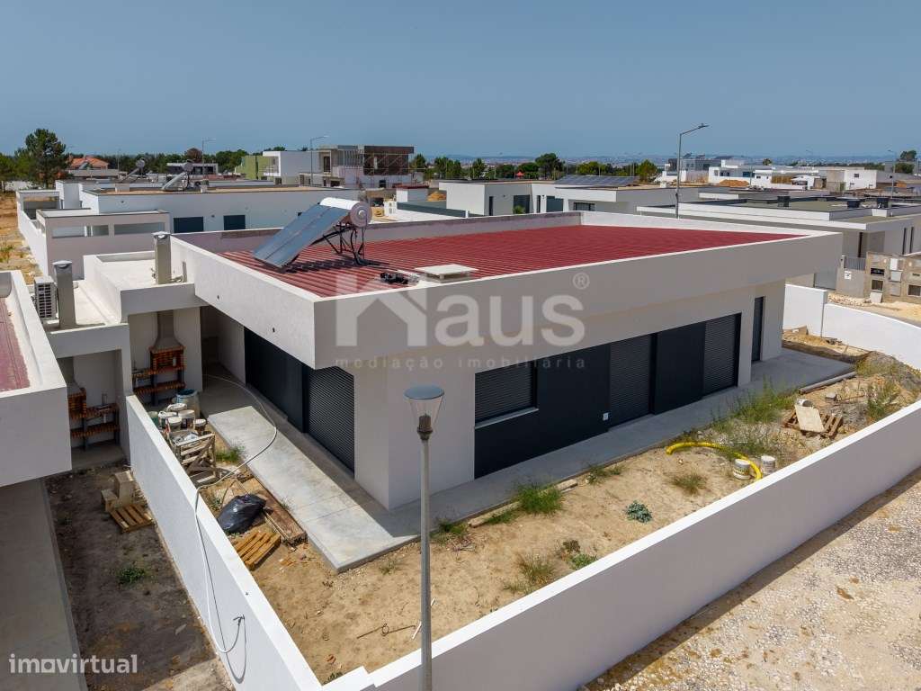 Moradia T4 isolada na Quinta do Anjo-13