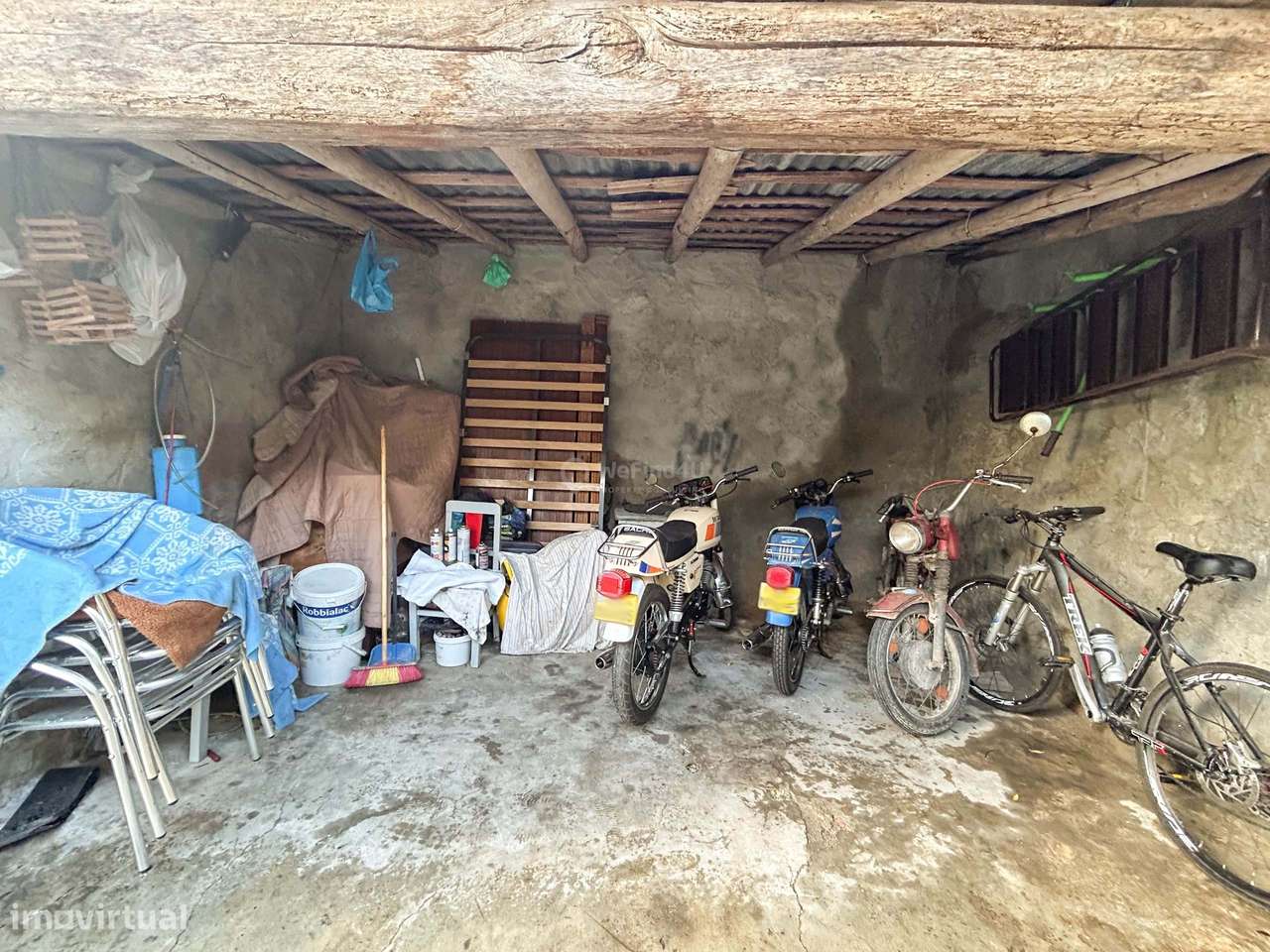 Moradia T3 habitável c/ Quintal e Enorme Potencial de Transformação –-48