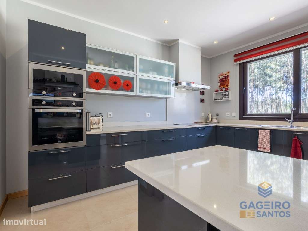 Moradia com piscina e terreno em São Martinho do Porto-19