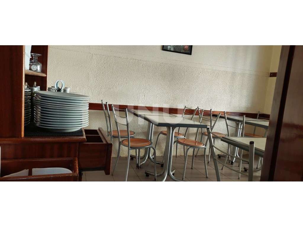 Café/Restaurante com História em Cavadas-18