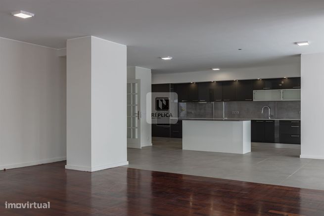 Apartamento T4 com Varanda de 31m2 e vista mar em Matosinhos-9