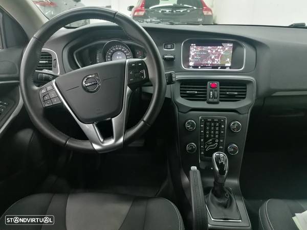 Volvo V40 2.0 D2 Momentum Geartronic - 3