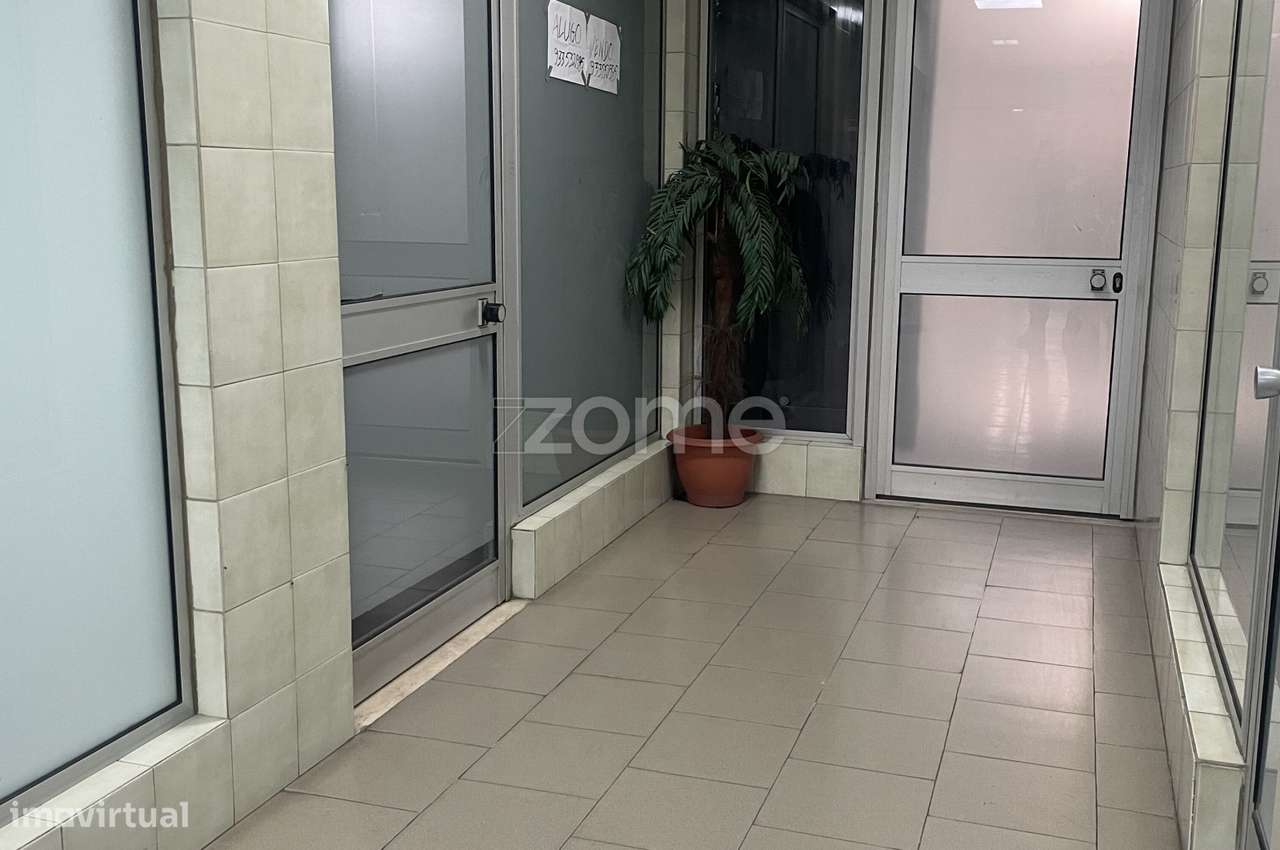 Loja no Centro Comercial da Cruz de Pau - Grande imagem: 3/4