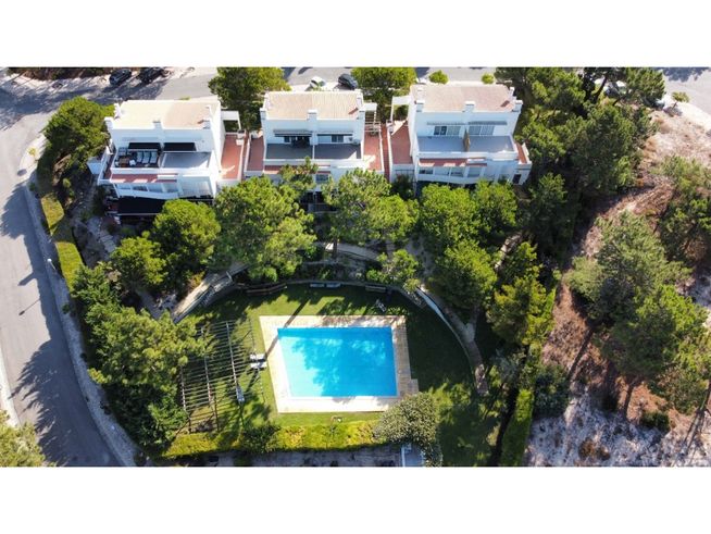 Moradia geminada T4 na Prestigiada Zona de Soltroia Rio-37