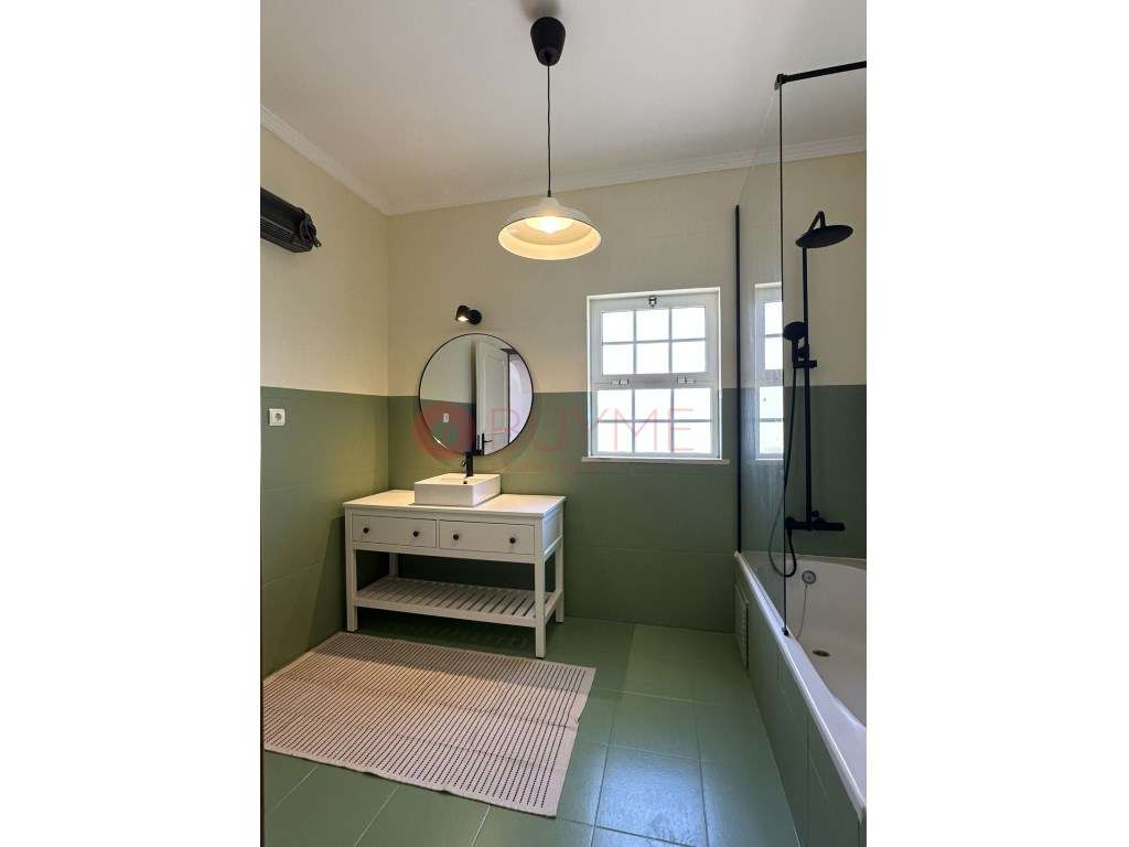 Moradia V4 Exclusiva com Piscina, Jacuzzi e Amplos Jardins em Almancil-31