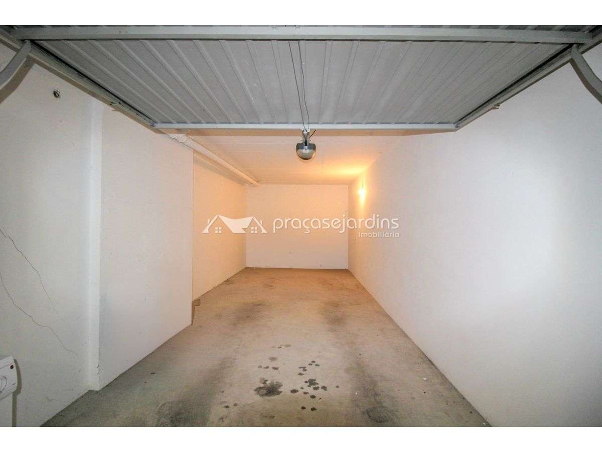 Apartamento T1 Mobilado e Equipado-17