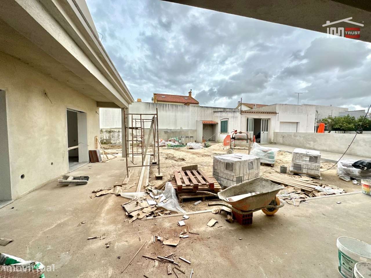Incrível Moradia T4+1 - Com 612M2 de Terreno-10