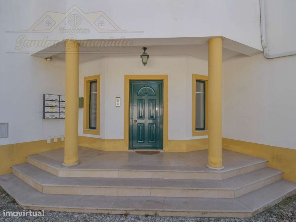 Apartamento T2 com garagem a 10min da praia-53