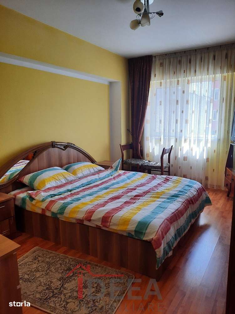 Apartament cu 3 camere, decomandat, loc de parcare, zona 1 Mai - Imagine principală: 5/11