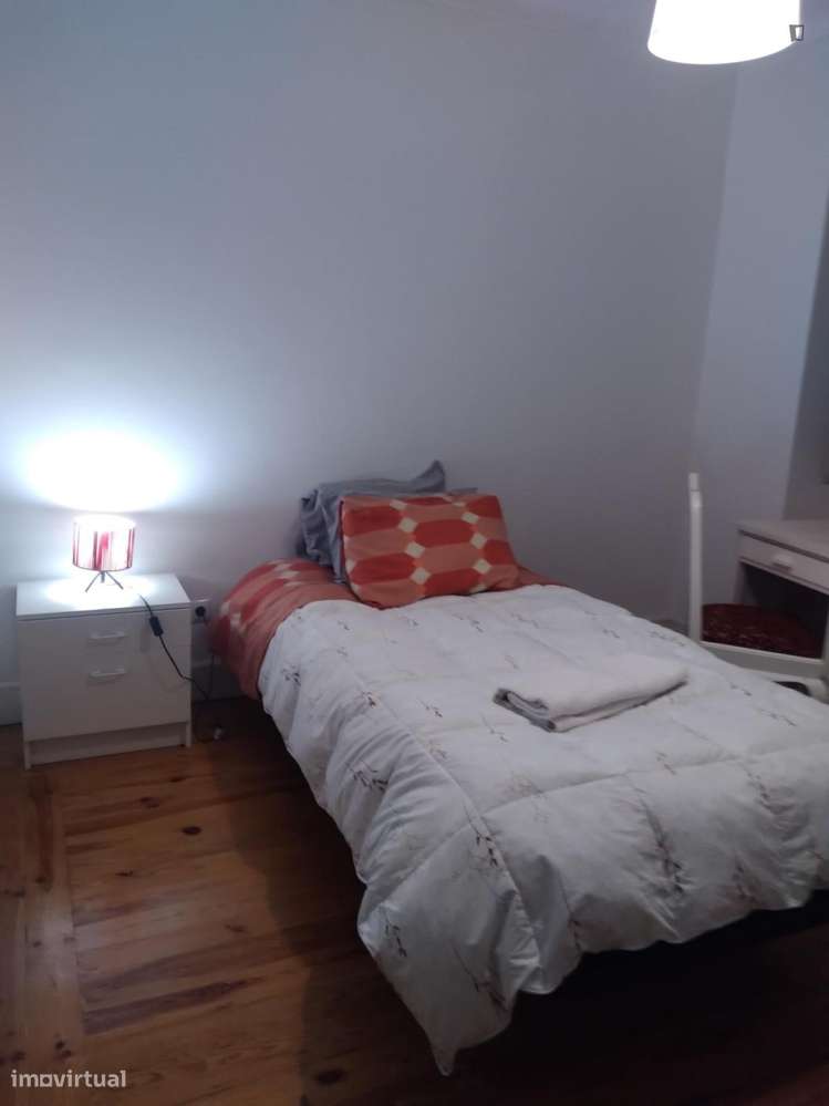 Quarto - localizado em Montarroio Coimbra - Grande imagem: 5/7