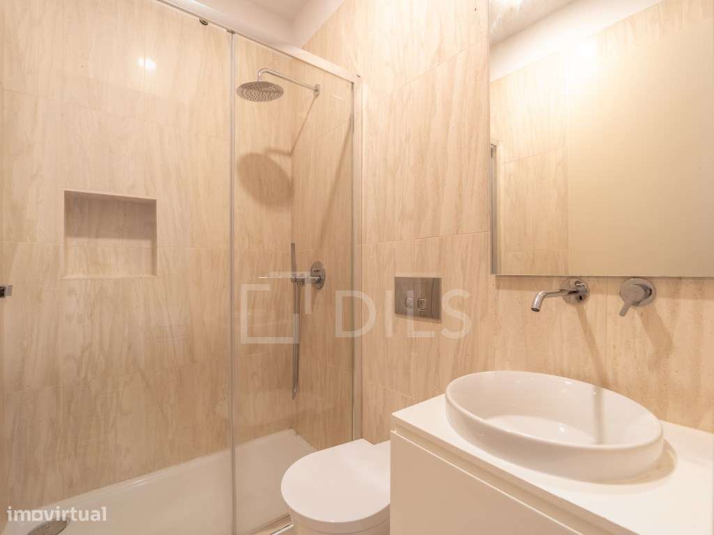 Apartamento T0+1 com arrecadação, na Baixa do Porto-12