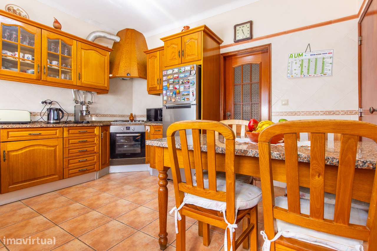 Moradia T5 isolada com jardim e terraço em Quinta do Conde-36