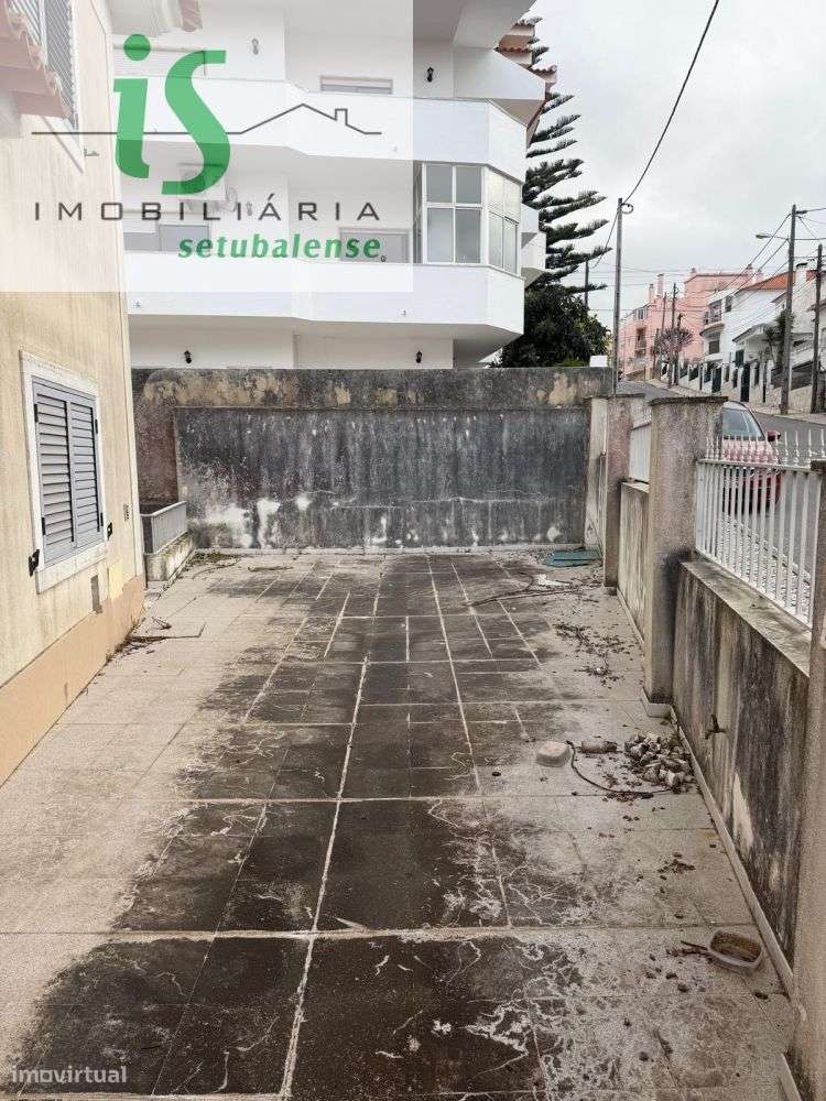 MORADIA T4 NA SOBREDA COM GARAGEM ISOLADA E TERRENO EM GAVETO.-36
