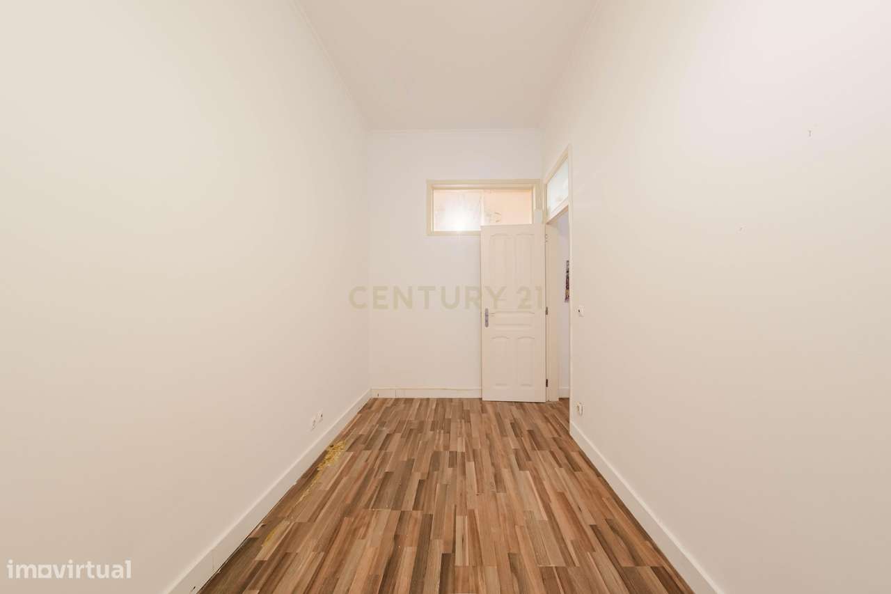 T2 com Amplo Terraço Privativo em Lisboa-7