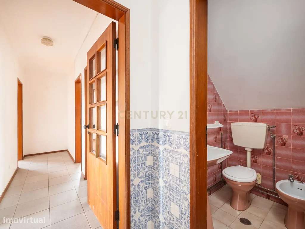 T3 com Sótão e Garagem no Bairro de Santa Apolónia em Coimbra-9