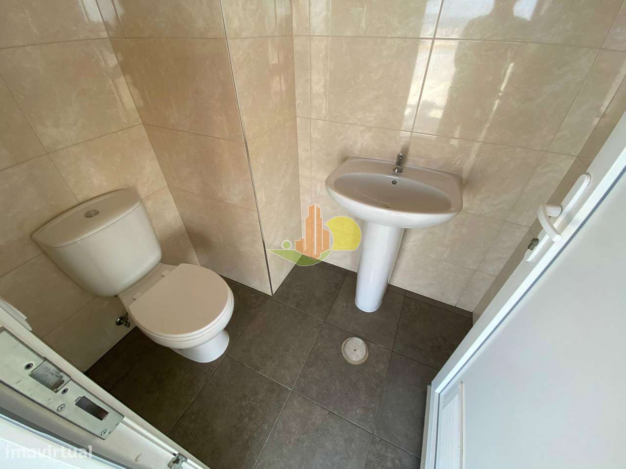 T2 c/ Garagem - Condomínio c/ Piscina-24