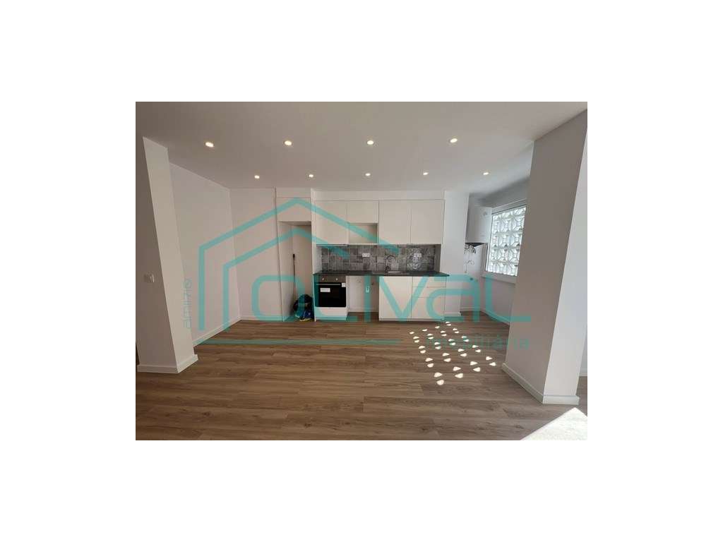 Apartamento T2 à venda na Rua 25 de Abril-1