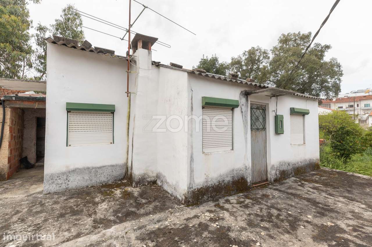 Moradia T4 | Moradia T2 | Recuperar | S. Martinho do Bispo - Grande imagem: 3/48