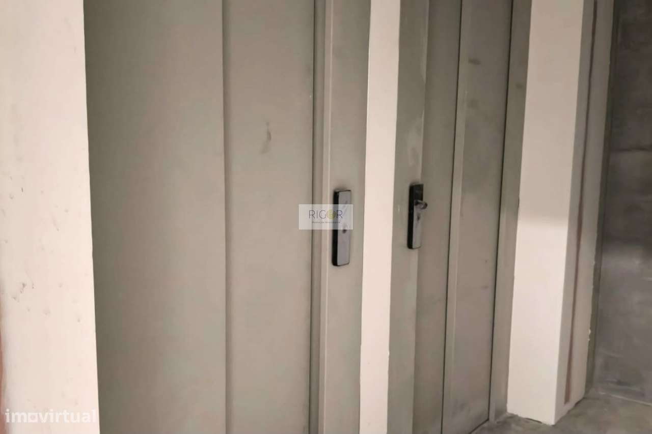 Apartamento T2+1 com varanda na sala a sul em Matosinhos-14