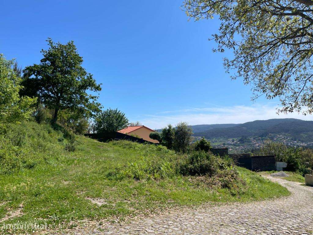 TERRENO COM PROJETO APROVADO PARA MORADIA ISOLADA - Grande imagem: 2/10